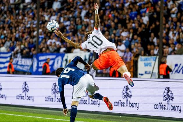 THESSALONIKI - Noa Lang of the Netherlands battles for possession with Konstantinos Karetsas of Greece during the UEFA Nations League match between Greece and the Netherlands at the Toumba Stadium on 1 October 2026 in Thessaloniki, Greece. MARCEL TER BALS ANP UEFA Nations League 2026 27 xVIxANPxSportx xMarcelxterxBalsxIVx 571107526 originalFilename: 571107526.jpg