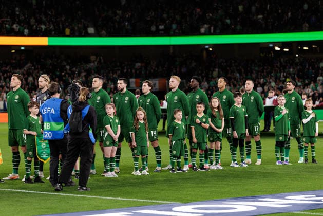 SOCCER - NL, IRL vs AUT DUBLIN,IRELAND,01.OCT.26 - SOCCER - UEFA Nations League, OEFB international match, Länderspiel, Nationalmannschaft Ireland vs Austria. Image shows the team of IRL during the hymn.  GEPAxpictures xArminxRauthner