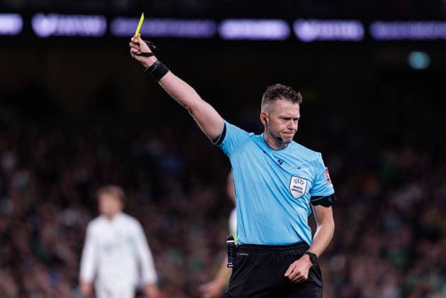 SOCCER - NL, IRL vs AUT DUBLIN,IRELAND,01.OCT.26 - SOCCER - UEFA Nations League, OEFB international match, Länderspiel, Nationalmannschaft Ireland vs Austria. Image shows referee Allard Lindhout (NED).  GEPAxpictures xArminxRauthner