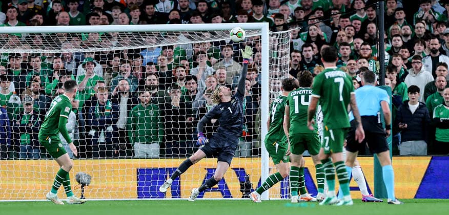 UEFA Nations League Group Stage, Aviva Stadium, Dublin 1 10 2026 Republic of Ireland vs Austria Ireland s goalkeeper Caoimhin Kelleher makes a save Caoimhin Kelleher makes a save 1 10 2026  Copyright: xx RB1_9695