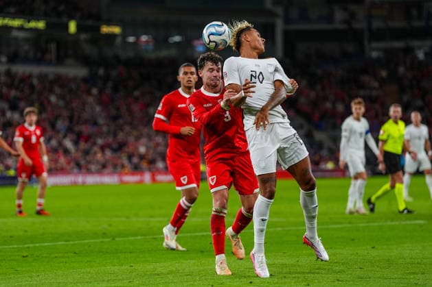 Soccer, Nations League: Wales vs. Norway, Nations League in Cardiff, Wales 20261001 Norway s Antonio Nusa and Wales Neco Williams during the international soccer match between Wales and Norway in the Nations League at Cardiff City Stadium. Photo: Lise Aserud, NTB, Cardiff, Wales. EDITORIAL USE ONLY. RESTRICTED USE FOR BETTING COMPANIES.  Copyright: xLisexAserudxx xNTBx