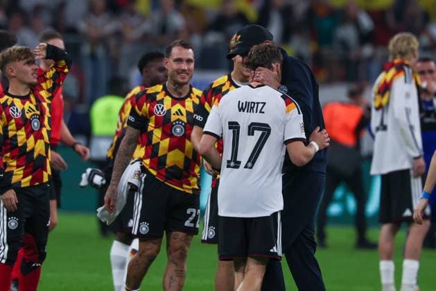 Head Coach Jürgen Klopp hugs Florian Wirtz 17 of Germany after the final whistle, in conversation, joy, Germany vs. Serbia, soccer, DFL, DFB, UEFA Nations League, 2026–2027 season, group stage, Group B, Matchday 3 of 6, October 1, 2026, Munich, Bavaria, Germany Copyright: xkolbert-press MartinxAgüerax