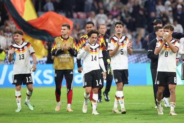The players on the German national team thank the fans after the game, GER, Germany vs. Serbia, soccer, UEFA Nations League, Matchday 3, 2026–2027 season, October 1, 2026, GER, Germany vs. Serbia, soccer, UEFA Nations League, Matchday 3, 2026–2027 season, October 1, 2026, Munich Copyright: xEibner-Pressefoto JennixMaulx EP_JML