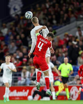 Wales v Norway - UEFA Nations League 2026 27 Group A4 MD3 9 Erling Haaland of Norway and 4 Ben Davies of Wales compete for the ball in the air during the UEFA Nations League Group 4 match between Wales and Norway at the Cardiff City Stadium in Cardiff, on October 1, 2026. Cardiff South Glamorgan United Kingdom  Copyright: xMIxNewsx originalFilename:fletcher-walesvsn261001_np6JR