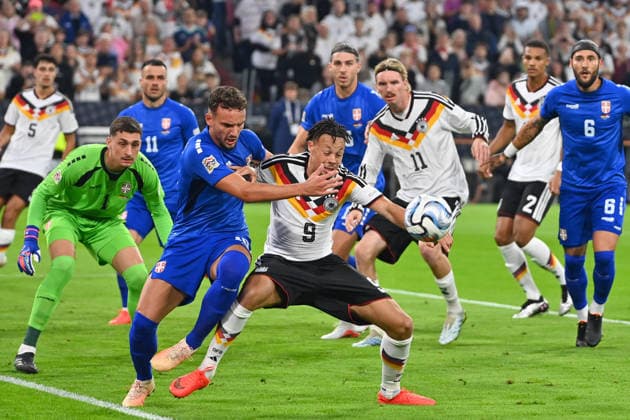 Derry SCHERHANT (GER) in action, a one-on-one duel against Strahinja ERAKOVIC (SRB) in the penalty area during the UEFA Nations League group stage, Group B, Matchday 3: Germany (GER) vs. Serbia (SRB), 2–0 on October 1, 2026, at the Allianz Arena