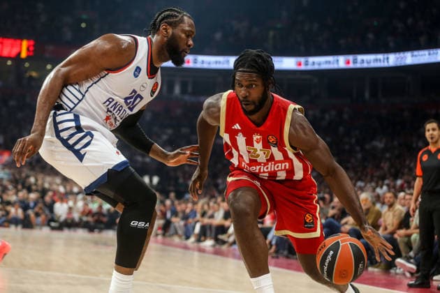 Crvena Zvezda v Anadolu Efes - EuroLeague BELGRADE, SERBIA - OCTOBER 1: Bruno Fernando (20) of Anadolu Efes in action against Semi Ojeleye (37) of Crvena Zvezda during the EuroLeague basketball match between Crvena Zvezda and Anadolu Efes at Belgrade Arena in Belgrade, Serbia, on October 1, 2026. Filip Stevanovic Anadolu Belgrade Serbia. Editorial use only. Please get in touch for any other usage.  Copyright: x2026xAnadoluxFilipxStevanovicx