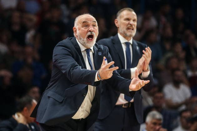 Crvena Zvezda v Anadolu Efes - EuroLeague BELGRADE, SERBIA - OCTOBER 1: Head coach of Anadolu Efes, Pablo Laso reacts during the EuroLeague basketball match between Crvena Zvezda and Anadolu Efes at Belgrade Arena in Belgrade, Serbia, on October 1, 2026. Filip Stevanovic Anadolu Belgrade Serbia. Editorial use only. Please get in touch for any other usage.  Copyright: x2026xAnadoluxFilipxStevanovicx