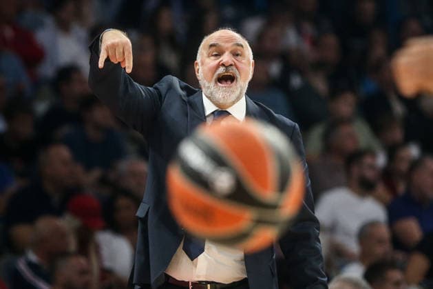 Crvena Zvezda v Anadolu Efes - EuroLeague BELGRADE, SERBIA - OCTOBER 1: Head coach of Anadolu Efes, Pablo Laso reacts during the EuroLeague basketball match between Crvena Zvezda and Anadolu Efes at Belgrade Arena in Belgrade, Serbia, on October 1, 2026. Filip Stevanovic Anadolu Belgrade Serbia. Editorial use only. Please get in touch for any other usage.  Copyright: x2026xAnadoluxFilipxStevanovicx