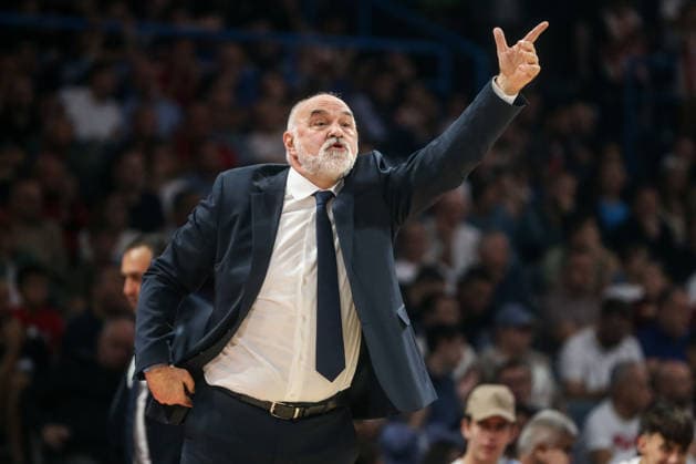 Crvena Zvezda v Anadolu Efes - EuroLeague BELGRADE, SERBIA - OCTOBER 1: Head coach of Anadolu Efes, Pablo Laso reacts during the EuroLeague basketball match between Crvena Zvezda and Anadolu Efes at Belgrade Arena in Belgrade, Serbia, on October 1, 2026. Filip Stevanovic Anadolu Belgrade Serbia. Editorial use only. Please get in touch for any other usage.  Copyright: x2026xAnadoluxFilipxStevanovicx