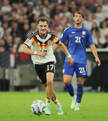 October 1, 2026, Nations League, Germany vs. Serbia, Allianz Arena, Munich, Soccer, Pictured: Florian Wirtz of Germany heading toward the goal, past Lazar Samardzic of Serbia