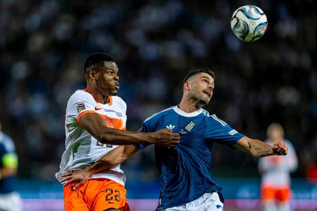 THESSALONIKI l Dutch defender Denzel Dumfries and Greek forward Giorgos Masouras during the UEFA Nations League match between Greece and the Netherlands at Toumba Stadium on October 1, 2026, in Thessaloniki, Greece. Photo by DeFodi Images