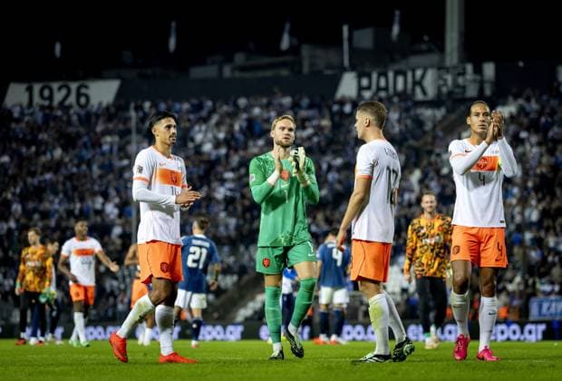 THESSALONIKI - Tijjani Reijnders of the Netherlands, goalkeeper Bart Verbruggen of the Netherlands, Joey Veerman of the Netherlands, Virgil van Dijk of the Netherlands (lr) react after the 2-2 draw during the UEFA Nations League match between Greece and the Netherlands at the Toumba Stadium on 1 October 2026 in Greece. KOEN VAN WEEL ANP xVIxANPxSportx xxANPxIVx 571123780 originalFilename: 571123780