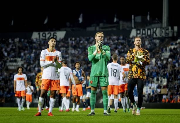 THESSALONIKI - Tijjani Reijnders of the Netherlands, goalkeeper Bart Verbruggen of the Netherlands (lr) react after the 2-2 draw during the UEFA Nations League match between Greece and the Netherlands at the Toumba Stadium on October 1, 2026, in Greece. KOEN VAN WEEL ANP xVIxANPxSportx xxANPxIVx 571123790 originalFilename: 571123790
