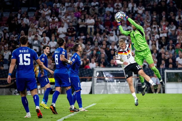 October 1, 2026, GER, Soccer, Men s, UEFA Nations League International Match, League A, Matchday 3, Germany vs. Serbia Jonathan Burkardt (Germany), No. 10, in a tackle with Djordje Petrovic (Serbia), No. 1, at the Allianz Arena in Munich, Bavaria, Germany Copyright: xNordphoto Memmlerx