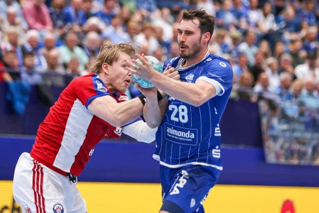 October 1, 2026, xkwix, Handball, Handball Bundesliga, TBV Lemgo Lippe vs. HC Hamburg, PHOENIX CONTACT Arena, Matchday 7, 2026–2027 Season: Martin Hovde of HC Hamburg 81 in a duel against Hendrik Wagner of TBV Lemgo Lippe 28. Photo by xKamilxWilkowskixPressefotoKochx, North Rhine-Westphalia, Germany