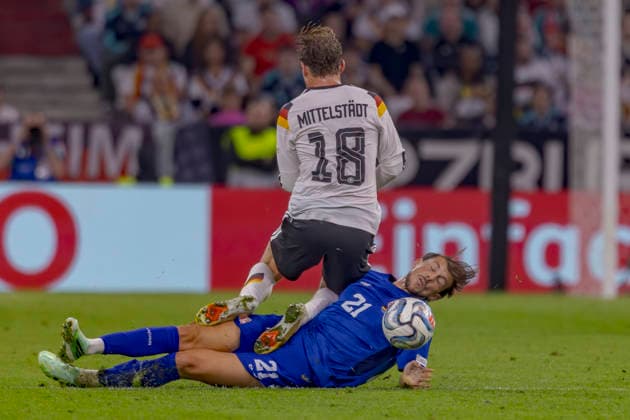 Munich, Germany October 1, 2026 UEFA Nations League 2026–2027 League Phase Group A2 Match 3 Germany vs. Serbia Pictured from left, in a tackle: Maximilian Mittelstädt (GER) and Lazar Samardzic (SRB). DFB and DFL regulations prohibit any use of photographs as image sequences and or quasi-video sequences. Allianz Arena, Bayern Copyright: xFotostandx xSchäferx