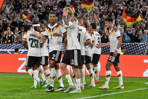 The German team celebrates after the goal scored by Tom Bischof, 1–0, January 8, 2026 ¢ Soccer ¢ Nations League ¢ Germany vs. Serbia, Allianz Arena, Munich, Bavaria, Germany Copyright: xpepphotox xSaschaxWeizx pep00321, pep_20261001_hm