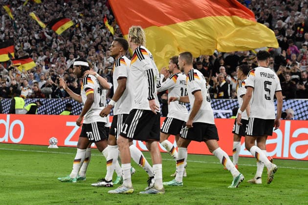 The German team celebrates after the goal scored by Tom Bischof, 1–0, January 8, 2026 ¢ Soccer ¢ Nations League ¢ Germany vs. Serbia, Allianz Arena, Munich, Bavaria, Germany Copyright: xpepphotox xSaschaxWeizx pep00321, pep_20261001_hm