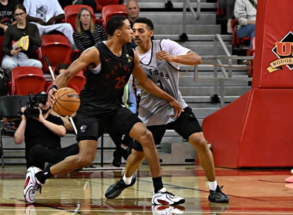 October 1, 2026, Quebec, On, Canada: Toronto Raptors Nimari Burnett, left, protects the ball from Tyreke Key, during NBA, Basketball Herren, USA basketball training camp action in Quebec City, Thursday, Oct. 1, 2026. Canada News - October 1, 2026  - ZUMAc35_ 20261001_zaf_c35_078 Copyright: xJacquesxBoissinotx