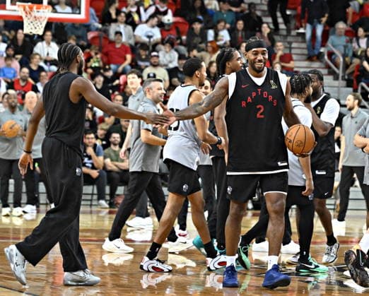 October 1, 2026, Quebec, On, Canada: Toronto Raptors Kawhi Leonard, right, gives a high five to Immanuel Quickley at the end of NBA, Basketball Herren, USA basketball training camp action in Quebec City, Thursday, Oct. 1, 2026. Canada News - October 1, 2026  - ZUMAc35_ 20261001_zaf_c35_086 Copyright: xJacquesxBoissinotx