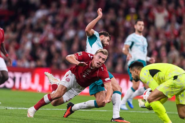 Denmark v Portugal - UEFA Nations League 2026 2027 Copenhagen, Denmark - October 1: Rasmus Hojlund of Denmark (L) plays against Ruben Dias (C) and Diogo Costa of Portugal (R) during the UEFA Nations League 2026 2027 group D match between Denmark and Portugal at Parken Stadium on October 1, 2026 in Copenhagen, Denmark Copenhagen Parken Stadium Denmark Copyright: xLatinxSportxImagesx