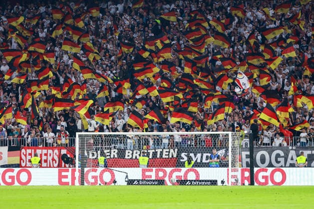 UEFA Nations League, Matchday 26–27: Germany vs. Serbia on October 1, 2026, at the Allianz Arena in Munich. German fans are waving flags in the stands. MH
