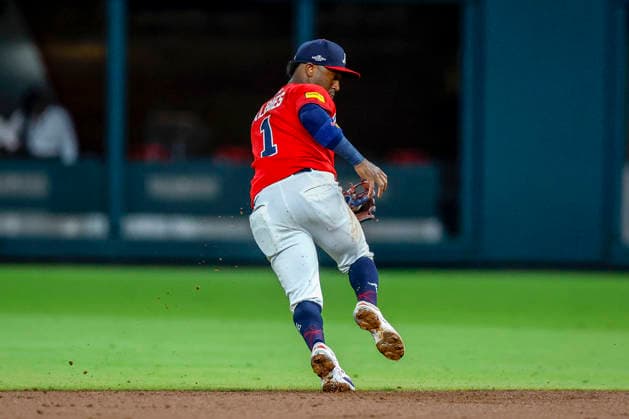 Atlanta Braves second baseman Ozzie Albies (1) makes a play on a hit from Philadelphia Phillies left fielder Bryan De La Cruz (41) in the second inning in game three of the MLB, Baseball Herren, USA National League Wild Card round at Truist Park in Atlanta, Georgia on Thursday, October 1, 2026.  ATL20261001302 MIKExZARRILLI
