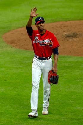 Atlanta Braves pitcher Ray Kerr (62) leaves the pitchers mound after being substituted by Grand Holmes (66) in the fourth inning against the Philadelphia Phillies in game three of the MLB, Baseball Herren, USA National League Wild Card round at Truist Park in Atlanta, Georgia on Thursday, October 1, 2026.  ATL20261001305 MIKExZARRILLI