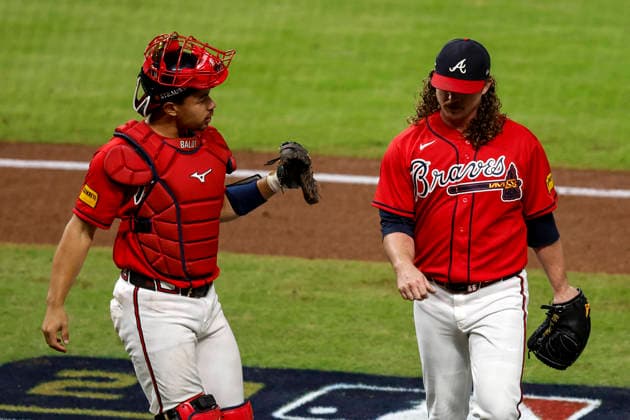 Atlanta Braves catcher Drake Baldwin (30) celebrates with Atlanta Braves pitcher Grant Holmes (44) in the fourth inning against the Philadelphia Phillies in game three of the MLB, Baseball Herren, USA National League Wild Card round at Truist Park in Atlanta, Georgia on Thursday, October 1, 2026.  ATL20261001309 MIKExZARRILLI