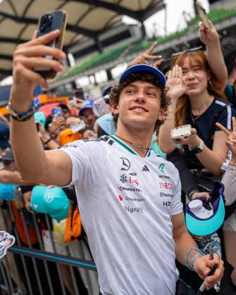 F1 2026: (Paddock) Bahrain Grand Prix in Malaysia, Kuala Lumpur 01 Oct 2026 Andrea Kimi Antonelli (ITA) (Mercedes-AMG Petronas F1 Team) in the paddock of the Formula 1 Bahrain Grand Prix In Malaysia 2026 at the Sepang International Circuit. Kuala Lumpur Malaysia Copyright: xLucaxMartinix xSOPAxImagesx Luca-Martini-1455307