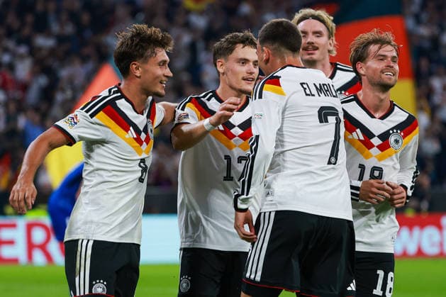 UEFA Nations League 26 27 Germany vs. Serbia on October 1, 2026, at the Allianz Arena in Munich: Cheers, goal celebrations, Goal scorers: Florian Wirtz (Germany 17) celebrates his goal to make it 2–0 with the team; pictured here with Tom Bischof (Germany 8), Said El Mala (Germany 7), Nick Woltemade (Germany 11), and Maximilian Mittelstädt (Germany 18) MH