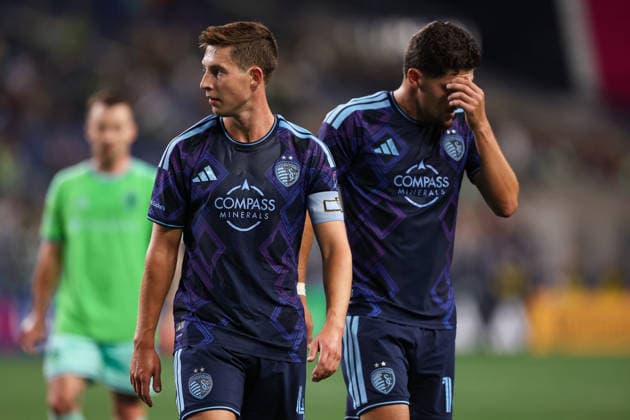 SEATTLE, WA - OCTOBER 01: Lasse Berg Johnsen 4 and Emir KariÄ‡ 18 of Sporting Kansas City look on during a game between Sporting Kansas City and the Seattle Sounders on October 1, 2026 at Lumen Field in Seattle, Washington. (Photo by Henry Rodenburg Icon Sportswire) SOCCER: OCT 01 MLS, Fussball Herren, USA Seattle Sounders FC vs Sporting Kansas City EDITORIAL USE ONLY Icon26100104