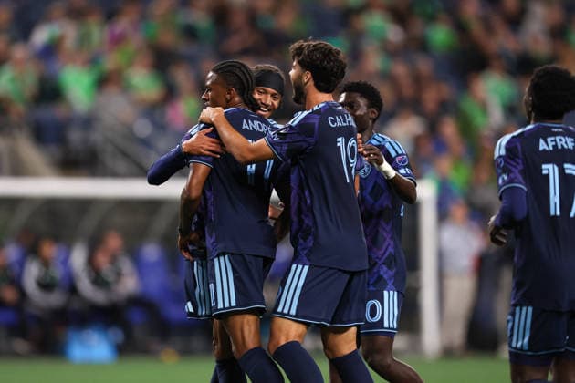 SEATTLE, WA - OCTOBER 01: Players from Sporting Kansas City celebrate a goal by AndrÃ Luiz 11 during a game between Sporting Kansas City and the Seattle Sounders on October 1, 2026 at Lumen Field in Seattle, Washington. (Photo by Henry Rodenburg Icon Sportswire) SOCCER: OCT 01 MLS, Fussball Herren, USA Seattle Sounders FC vs Sporting Kansas City EDITORIAL USE ONLY Icon26100105