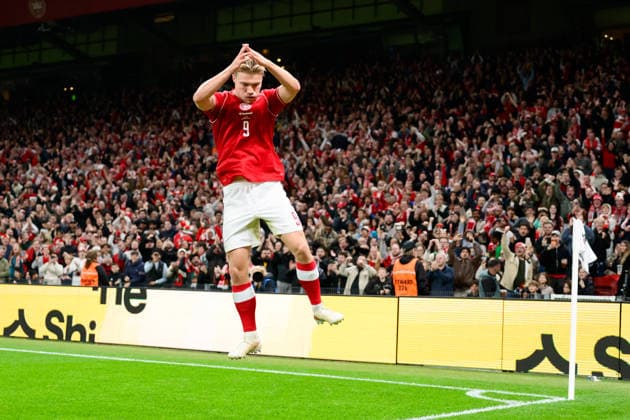 Denmark v Portugal, UEFA Nations League, Copenhagen, Denmark Copenhagen, Denmark. 01st, October 2026. Rasmus Hojlund (9) of Denmark equalises for 2-2 a pays tribute to Ronaldo during the UEFA Nations League match between Denmark and Portugal at Parken in Copenhagen. Denmark, Copenhagen, Parken  Copyright: xGonzalesxPhoto DennisxJacobsenx