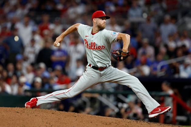 Philadelphia Phillies pitcher Zach Wheeler (45) pitches in the fifth inning against the Atlanta Braves in game three of the MLB, Baseball Herren, USA National League Wild Card round at Truist Park in Atlanta, Georgia on Thursday, October 1, 2026.  ATL20261001319 MIKExZARRILLI