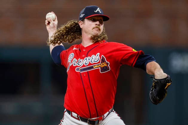 Atlanta Braves pitcher Grant Holmes (66) pitches in the sixth inning against the Philadelphia Phillies in game three of the MLB, Baseball Herren, USA National League Wild Card round at Truist Park in Atlanta, Georgia on Thursday, October 1, 2026.  ATL20261001321 MIKExZARRILLI