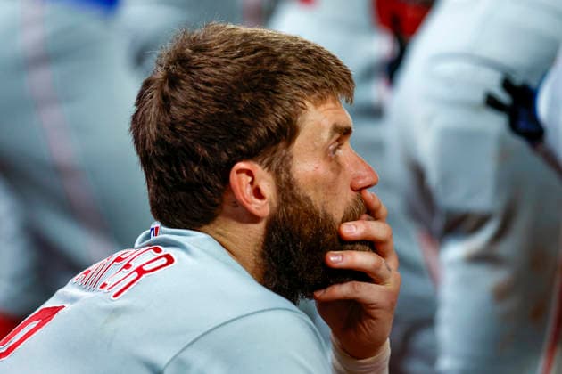 Philadelphia Phillies right fielder Bryce Harper (3) watches the ninth inning in the dugout against the Atlanta Braves in game three of the MLB, Baseball Herren, USA National League Wild Card round at Truist Park in Atlanta, Georgia on Thursday, October 1, 2026.  ATL20261001330 MIKExZARRILLI