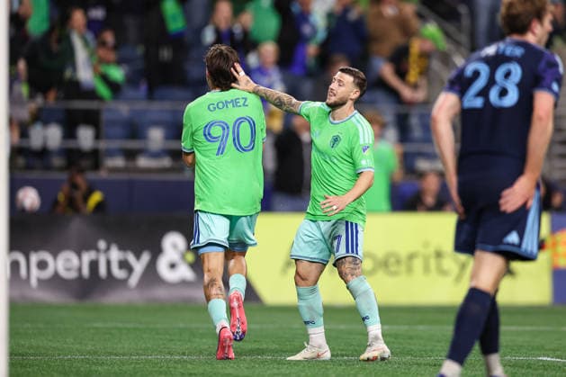 SEATTLE, WA - OCTOBER 01: Paul Arriola 17 of the Seattle Sounders congratulates teammate Sebastian Gomez 90 during a game between Sporting Kansas City and the Seattle Sounders on October 1, 2026 at Lumen Field in Seattle, Washington. (Photo by Henry Rodenburg Icon Sportswire) SOCCER: OCT 01 MLS, Fussball Herren, USA Seattle Sounders FC vs Sporting Kansas City EDITORIAL USE ONLY Icon26100112