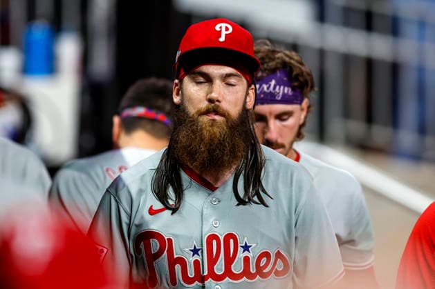 Philadelphia Phillies Brandon Marsh (16) returns to he clubhouse after being defeated by the Atlanta Braves in game three of the MLB, Baseball Herren, USA National League Wild Card round at Truist Park in Atlanta, Georgia on Thursday, October 1, 2026.  ATL20261001342 MIKExZARRILLI