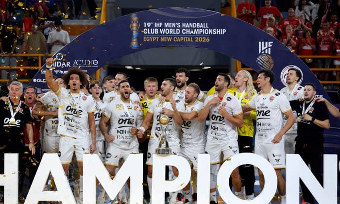 (261002) -- CAIRO, Oct. 2, 2026 -- Player of Veszprem HC celebrate during the victory ceremony after the gold medal match between Veszprem HC of Hungary and FC Barcelona, Barca of Spain at the 19th IHF Men s Club World Championship, WM, Weltmeisterschaft 2026 in Cairo, Egypt, Oct. 1, 2026. ) (SP)EGYPT-CAIRO-HANDBALL-IHF-MEN S CLUB WORLD CHAMPIONSHIP-GOLD MEDAL MATCH AhmedxGomaa 