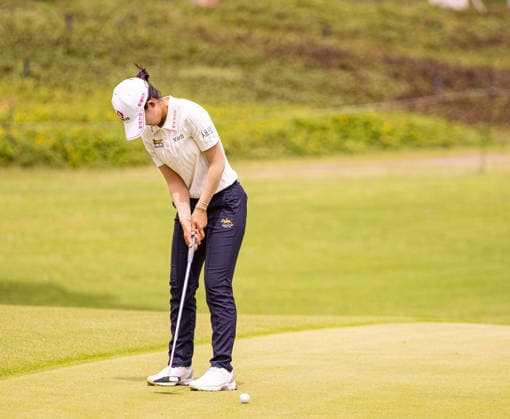 October 1, 2026, Honolulu, Hawaii, USA: 2025 Lotte Championship winner YOUMIN HWANG, putts on the 9th green to finish round 1 at the 2026 Lotte Championship at Hoakalei Country Club, Ewa Beach, Hawaii, USA. 2026 Lotte Championship Presented By Hoakalei  - ZUMAm310 20261001_zsp_m310_009 Copyright: xElliotxMilesx