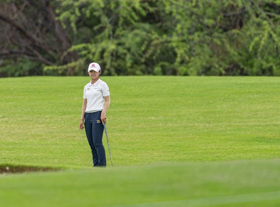 October 1, 2026, Honolulu, Hawaii, USA: 2025 Lotte Championship winner YOUMIN HWANG studies the ground at the 7th green on day 1 of the 2026 Lotte Championship at Hoakalei Country Club, Ewa Beach, Hawaii, USA. 2026 Lotte Championship Presented By Hoakalei  - ZUMAm310 20261001_zsp_m310_026 Copyright: xElliotxMilesx