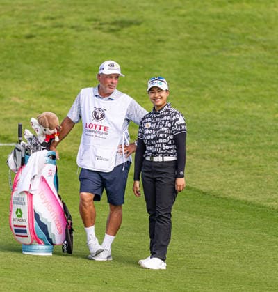 October 1, 2026, Honolulu, Hawaii, USA: CHANETTEE WANNASAEN and her caddie wait their turn at the 18th green on day 1 of the 2026 Lotte Championship at Hoakalei Country Club, Ewa Beach, Hawaii, USA. 2026 Lotte Championship Presented By Hoakalei - ZUMAm310 20261001_zsp_m310_030 Copyright: xElliotxMilesx