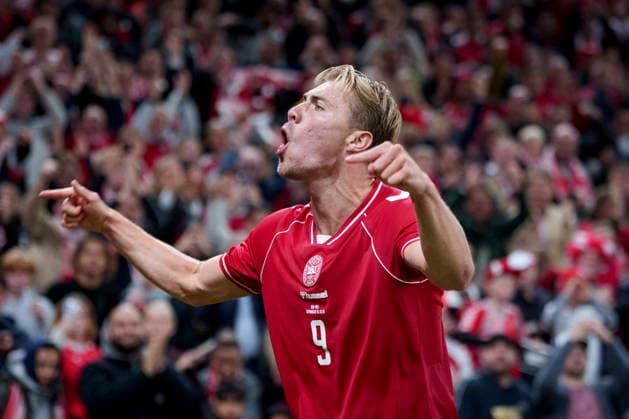 DENMARK Nations League Denmark Portugal Denmark s Rasmus Hoejlund scores to tie the game at 22 during the Nations League match between Denmark and Portugal at Parken on Thursday, October 1, 2026. Photo by Liselotte Sabroe, Ritzau Scanpix, Copenhagen, Denmark  Copyright: Ritzau Scanpix LiselottexSabroex spdk20261001-230531-L imago is entitled to issue a simple usage license at the time of provision. Personality and trademark rights as well as copyright laws regarding art-works shown must be observed. Commercial use at your own risk., Copenhagen Denmark