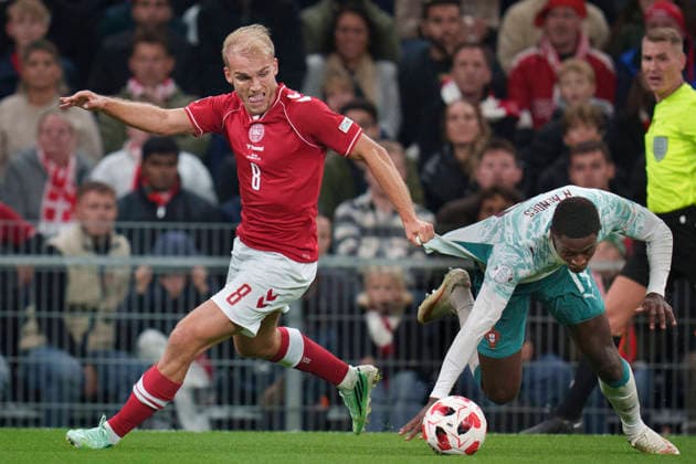 DENMARK Nations League: Denmark vs. Portugal. Denmark s Gustav Isaksen and Portugal s Nuno Mendes during the Nations League match between Denmark and Portugal at Parken on Thursday, October 1, 2026. Photo by Liselotte Sabroe, Ritzau Scanpix, Copenhagen, Denmark  Copyright: Ritzau Scanpix LiselottexSabroex spdk20261001-232856-L imago is entitled to issue a simple usage license at the time of provision. Personality and trademark rights as well as copyright laws regarding art-works shown must be observed. Commercial use at your own risk., Copenhagen Denmark