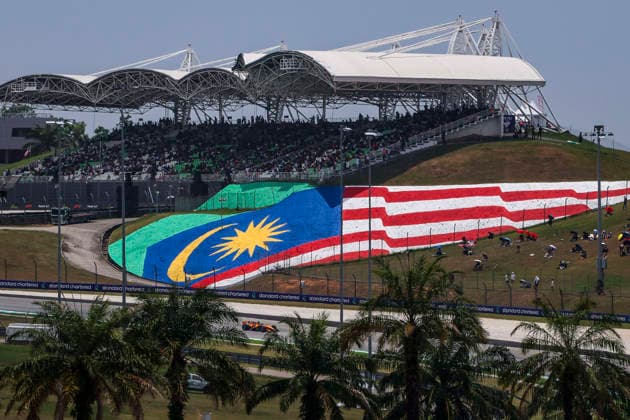 F1 - BAHRAIN GRAND PRIX IN MALAYSIA 2026 01 NORRIS Lando (gbr), McLaren F1 Team MCL40, action during the 2026 Formula 1 Bahrain Grand Prix in Malaysia, 16th round of the 2026 Formula One World Championship, WM, Weltmeisterschaft from October 2 to 4, 2026 on the Sepang International Circuit, in Sepang, Malaysia - SepangMalaysia  Copyright: xANTONINxVINCENTx