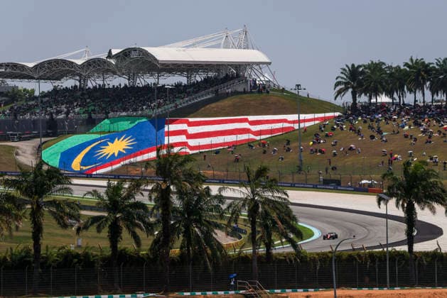 F1 - BAHRAIN GRAND PRIX IN MALAYSIA 2026 44 HAMILTON Lewis (gbr), Scuderia Ferrari SF-26, action during the 2026 Formula 1 Bahrain Grand Prix in Malaysia, 16th round of the 2026 Formula One World Championship, WM, Weltmeisterschaft from October 2 to 4, 2026 on the Sepang International Circuit, in Sepang, Malaysia - SepangMalaysia  Copyright: xANTONINxVINCENTx