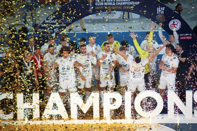FC Barcelona, Barca v Veszprem HC - IHF Men s Handball Club World Championship, WM, Weltmeisterschaft Final Veszprem lifts the trophy after winning the IHF Men s Super Globe final against Barcelona at the New Administrative Capital Hall in Cairo, Egypt, on October 1, 2026. Cairo Egypt  Copyright: xAhmedxMosaadx originalFilename:mosad-notitle261002_npffG.jpg