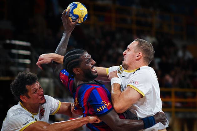FC Barcelona, Barca v Veszprem HC - IHF Men s Handball Club World Championship, WM, Weltmeisterschaft Final Barcelona player D. Mem scores a point during the IHF Men s Super Globe final between Veszprem and Barcelona at the New Administrative Capital Hall in Cairo, Egypt, on October 1, 2026. Cairo Egypt  Copyright: xAhmedxMosaadx originalFilename:mosad-notitle261001_npg7A.jpg