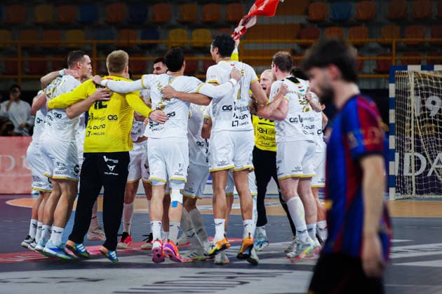 FC Barcelona, Barca v Veszprem HC - IHF Men s Handball Club World Championship, WM, Weltmeisterschaft Final Veszprem players celebrate their victory during the IHF Men s Super Globe final between Veszprem and Barcelona at the New Administrative Capital Hall in Cairo, Egypt, on October 1, 2026. Cairo Egypt  Copyright: xAhmedxMosaadx originalFilename:mosad-notitle261001_npHgL.jpg